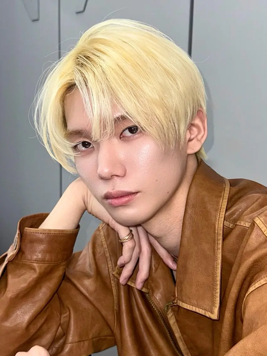 カラー メンズ メンズブリーチ センターパート ダウンパーマ メンズハイトーン カルマパーマ ヘアカラー トリートメント Ayuki /福岡/メンズカットのヘアスタイル