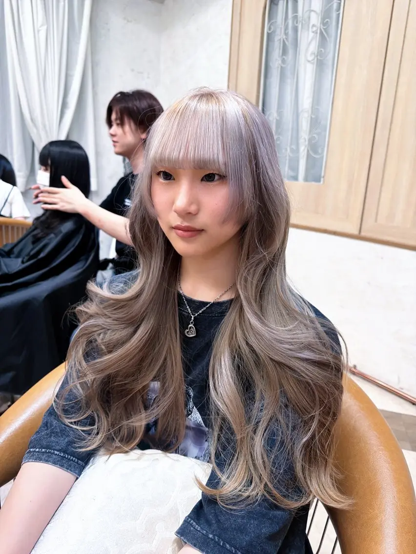 ロング ヘアカラー 橋本 りくのヘアスタイル