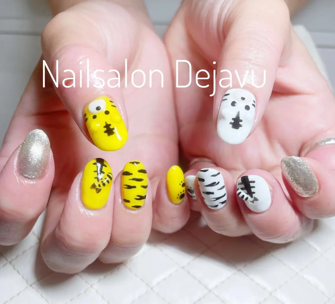 ネイル アートネイル ワンカラーネイル ホワイト 黄色 Nail salon Dejavu 🌿のネイルデザイン