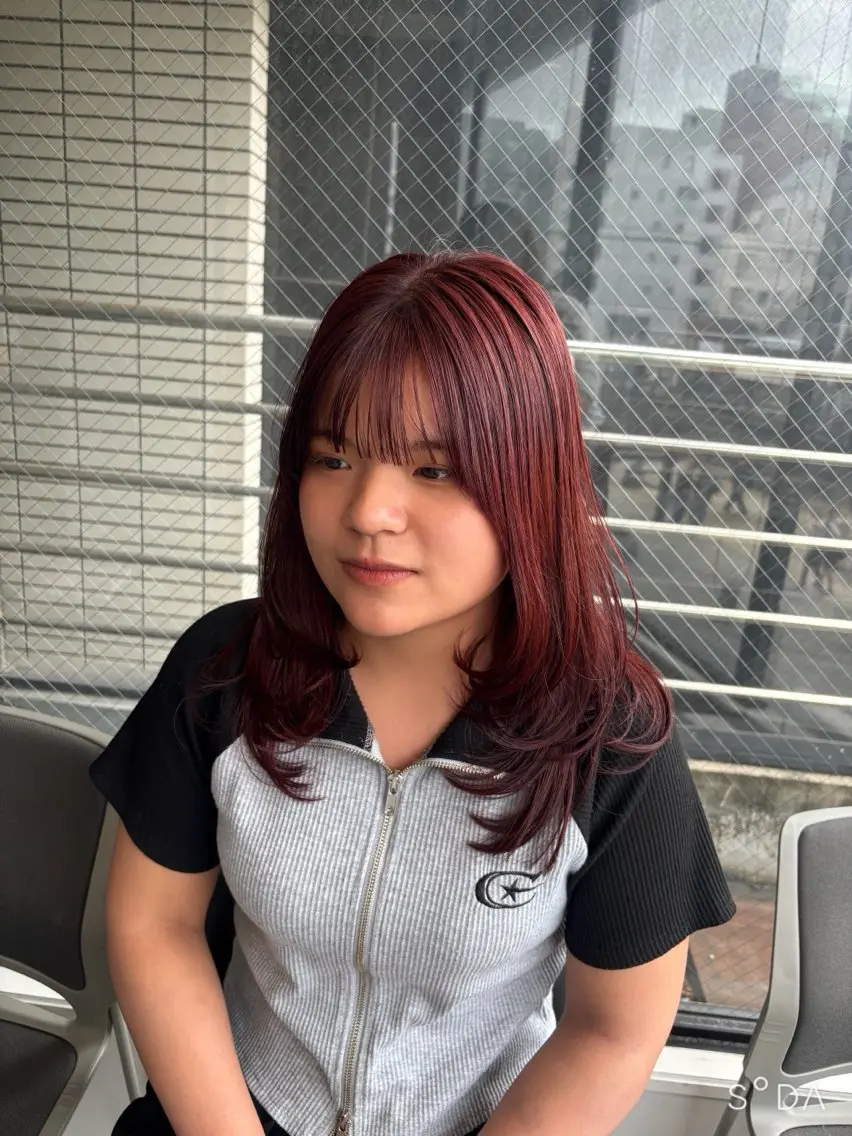 ミディアム カラー 浦川 麗美のヘアスタイル
