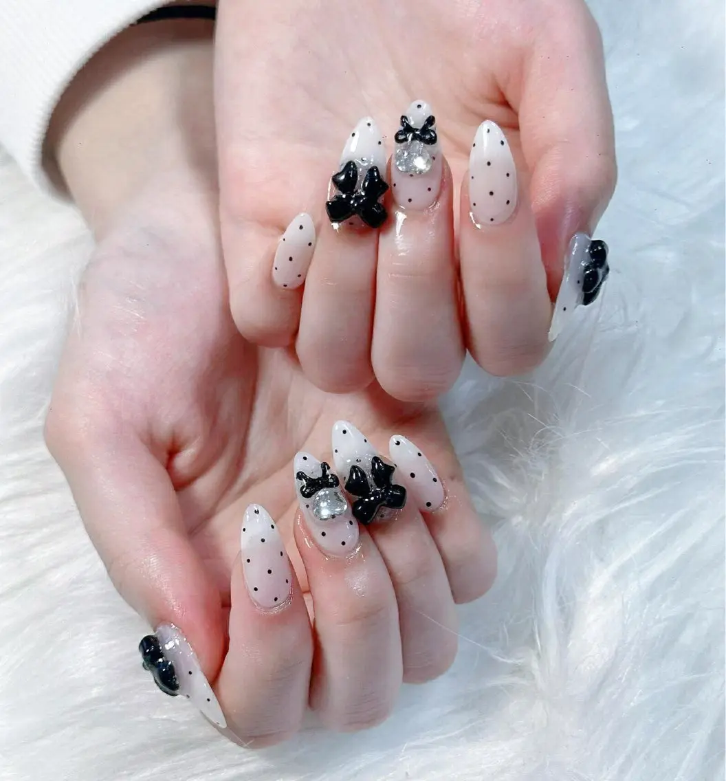 ネイル 長さ出し フレンチネイル グラデーション キラキラネイル 韓国ネイル ハンドネイル Hana Nail Salonのネイルデザイン