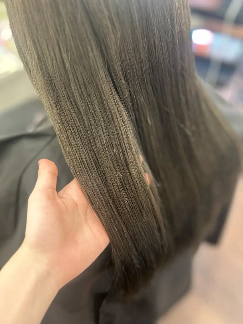 ロング カラー ヘアアレンジ ベージュカラー 透明感カラー 🤍 minaのヘアスタイル