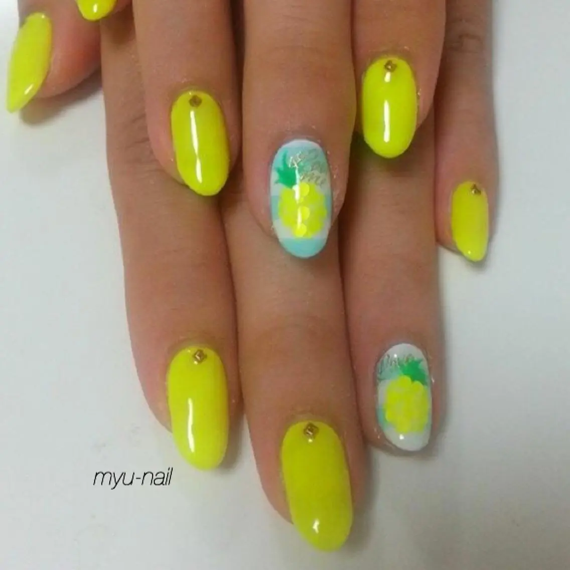 ネイル アートネイル ホログラムネイル シンプルネイル 黄色 ホームサロン myu-nailのネイルデザイン