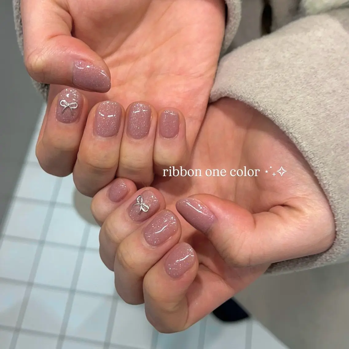 ネイル キラキラネイル ワンカラーネイル リボン 冬ネイル 横浜Nailist 𝜗𝜚春菜のネイルデザイン