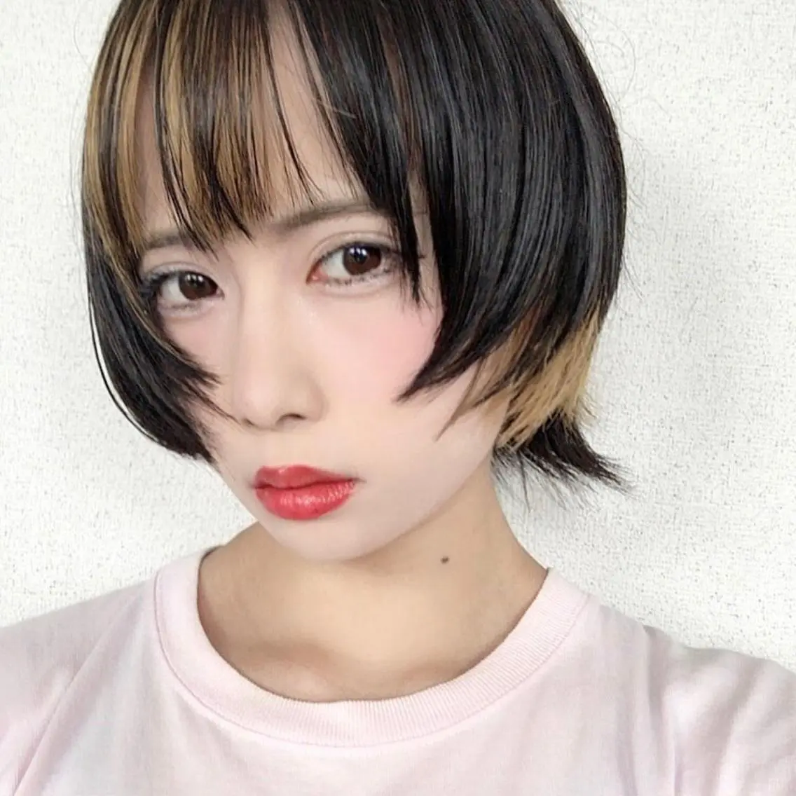 ショート カラー ヘアアレンジ インナーカラー ショートヘア ウルフカット 美髪矯正 韓国レイヤーのヘアスタイル