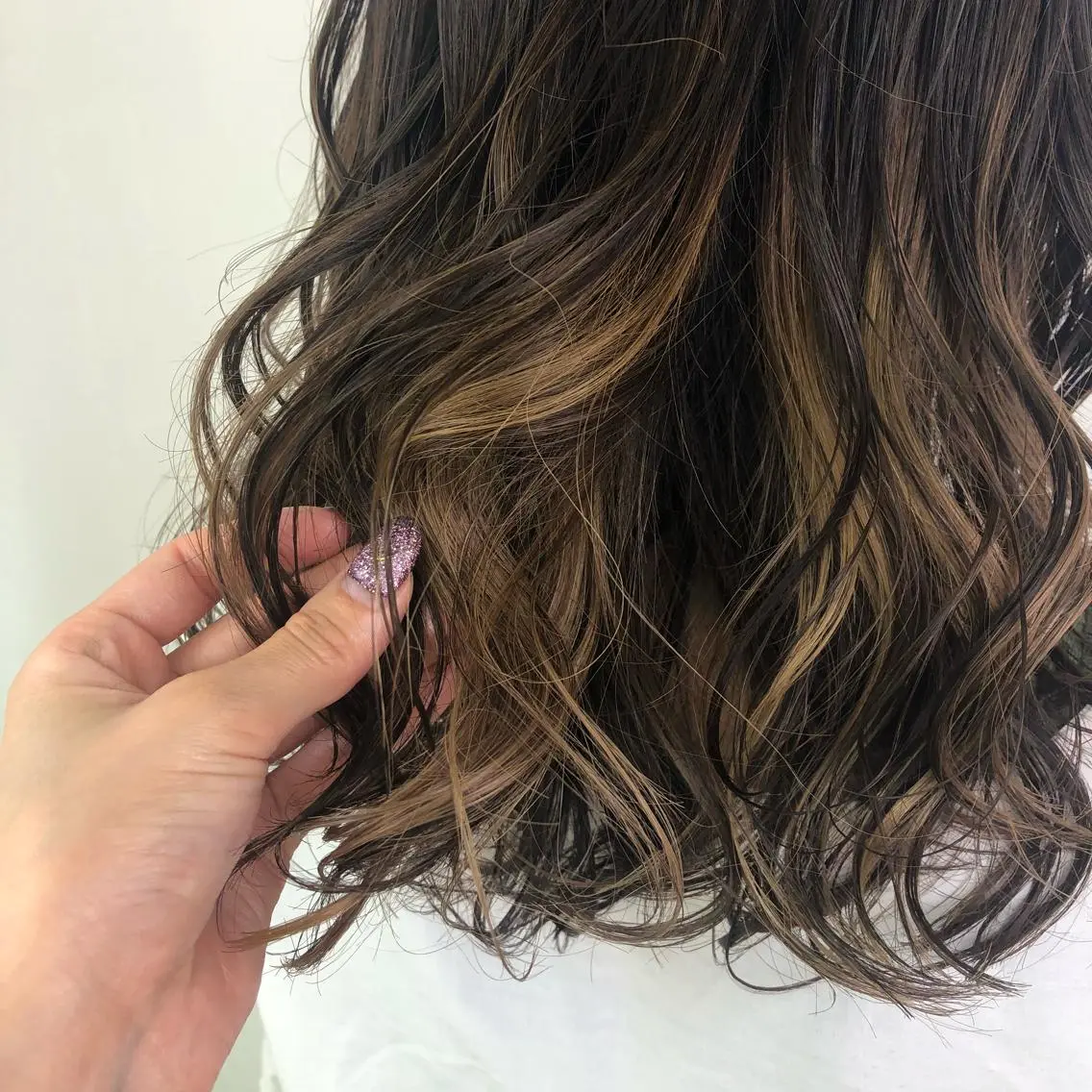 ミディアム カラー ブリーチ 小顔レイヤー/ ベージュ🤍Rieのヘアスタイル