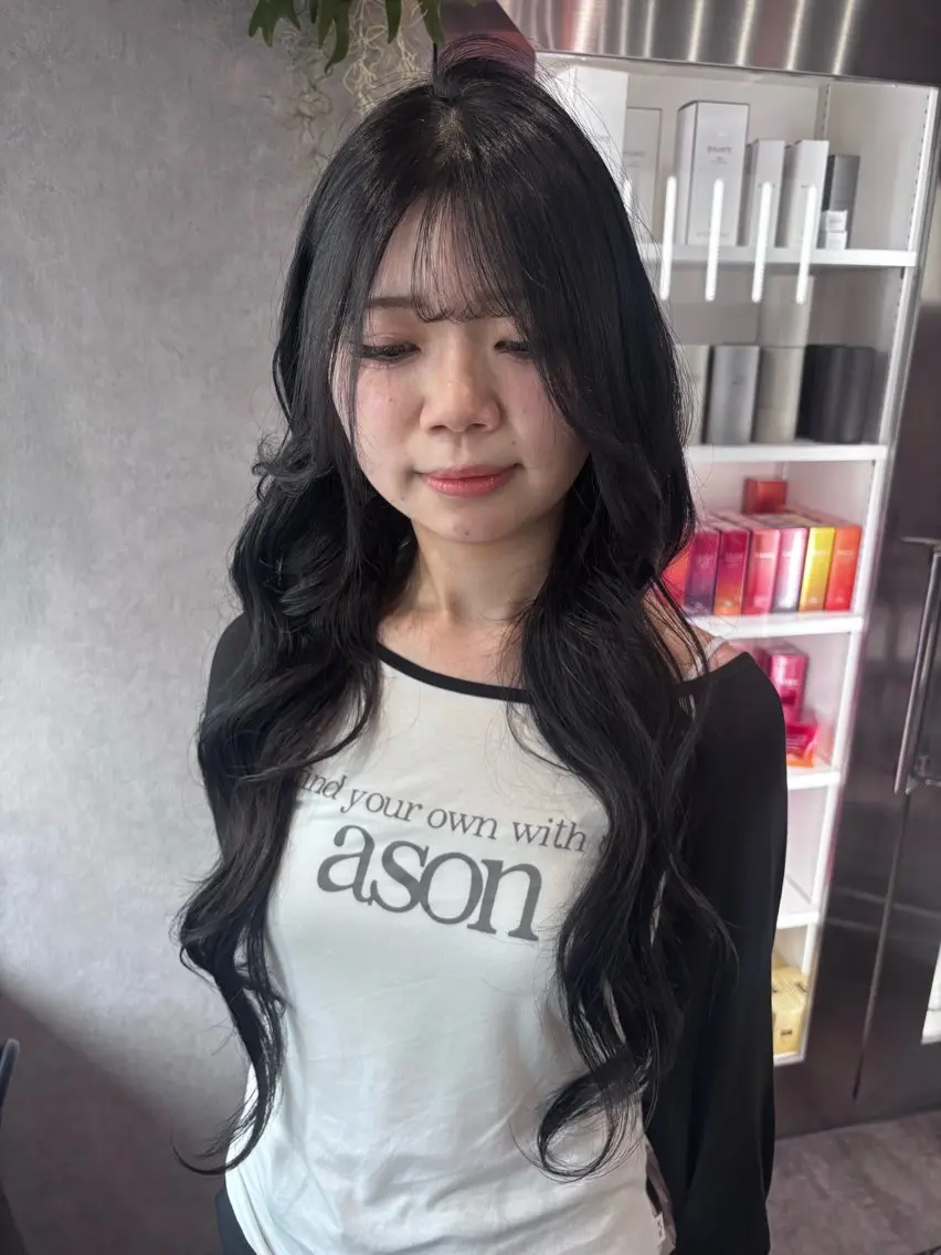 ロング カラー ヘアアレンジ 切りっぱなしボブ 黒髪 ブリーチ ダブルカラー イヤリングカラー ヘアカラー iona/ハイトーン /ネイルのネイルデザイン