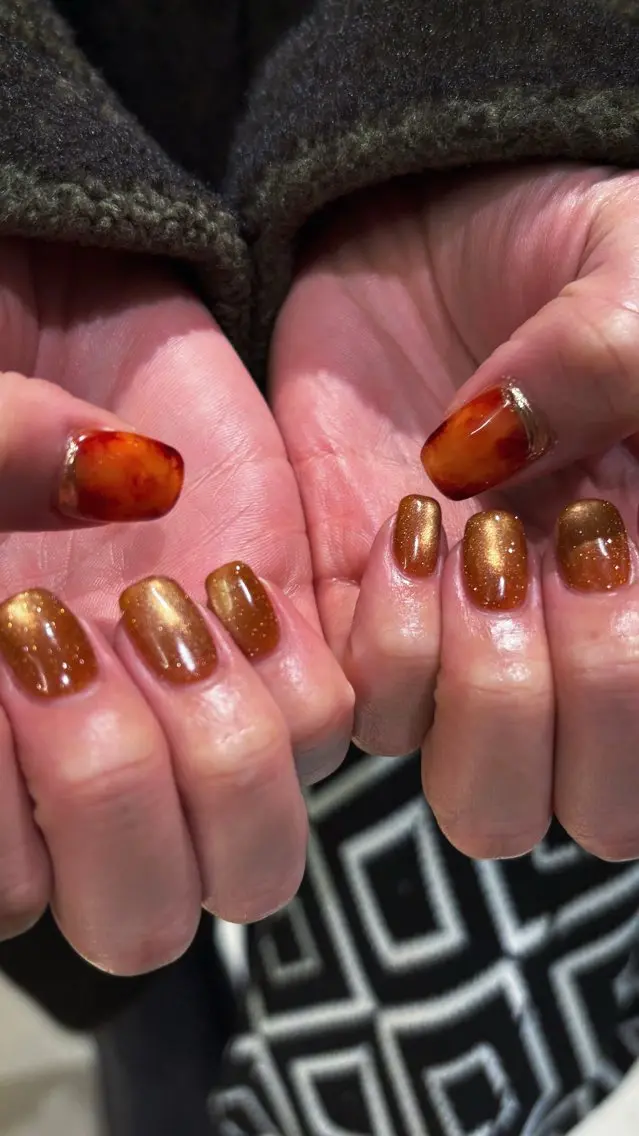 ネイル べっ甲ネイル フラッシュネイル フラッシュマグ ハンドネイル Miura.H 🦋🫧のネイルデザイン