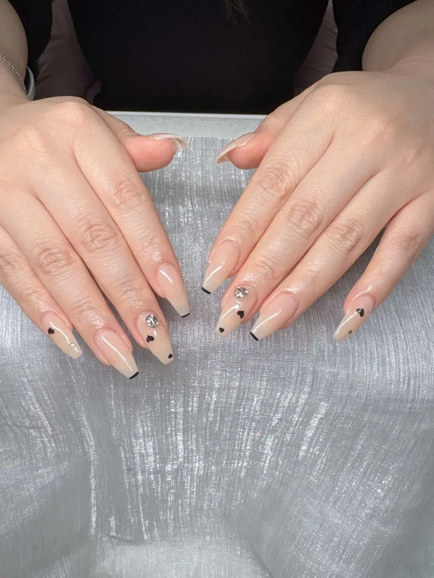 ネイル 長さ出し グラデーション 卒業式 キラキラネイル マグネットネイル Lee Nailsのネイルデザイン