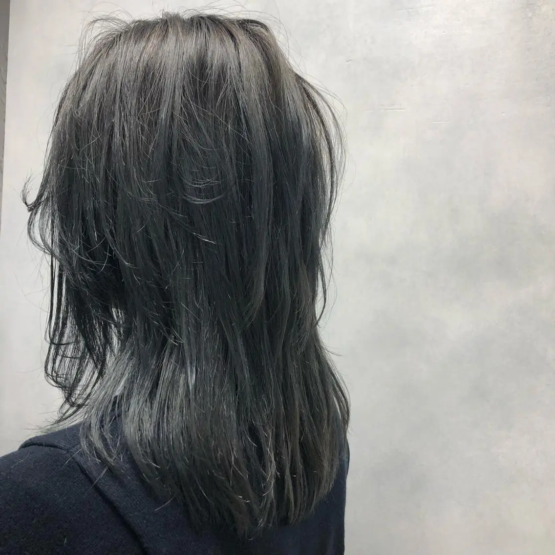セミロング カラー アディクシーカラー アッシュ ブリーチ ハイレイヤー レイヤーカット ORIKA 美容室のヘアスタイル