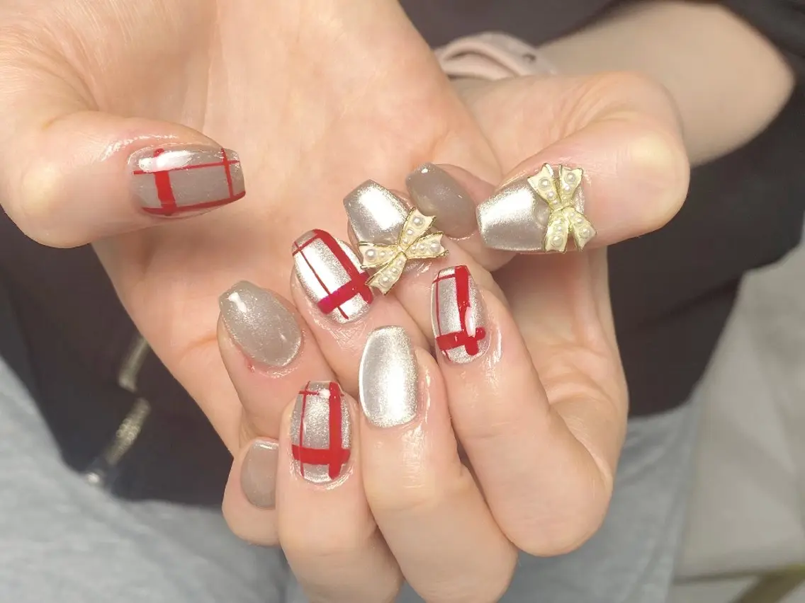 ネイル チークネイル 長さ出し フレンチネイル ジェルネイル キラキラネイル ハンドネイル UM Nail Salonのネイルデザイン