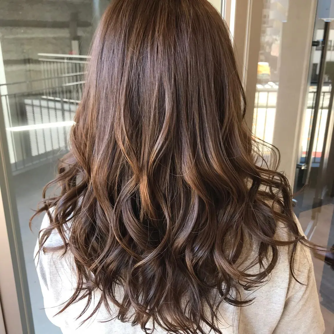 セミロング カラー ブラウンカラー ヘアカラー トリートメント 梅田 翔一朗のヘアスタイル