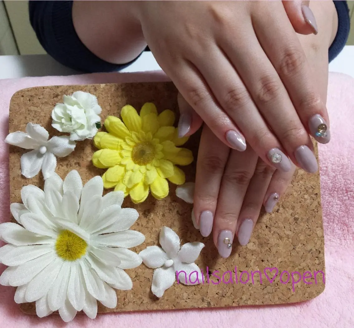 ネイル シンプルネイル ストーンネイル 齋藤 あゆみのネイルデザイン
