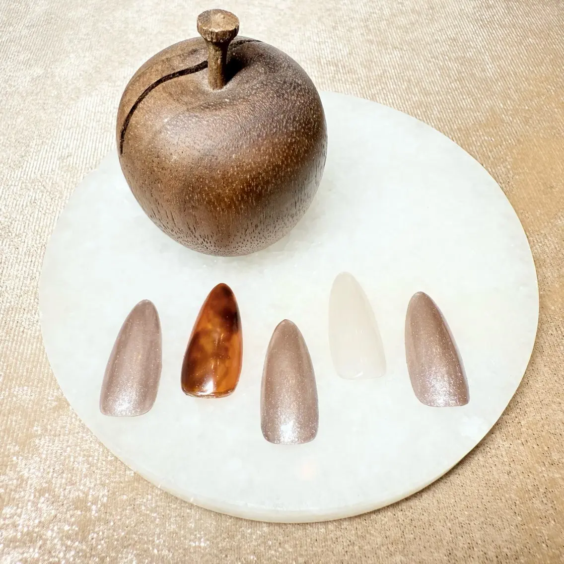 ネイル アートネイル べっ甲ネイル ワンカラーネイル boite a bijoux Unaのネイルデザイン