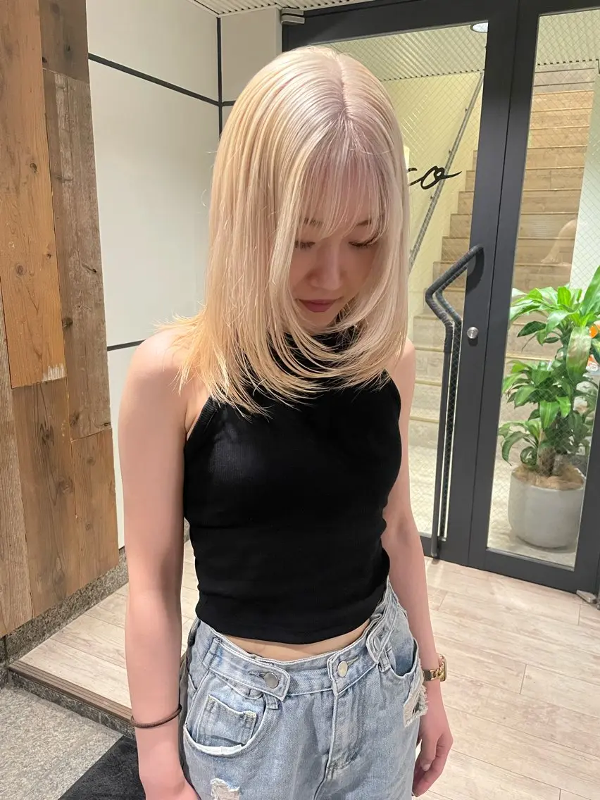 ミディアム カラー 抜きっぱなしブロンド ブロンド ヘアカラー 渋谷 留菜のヘアスタイル