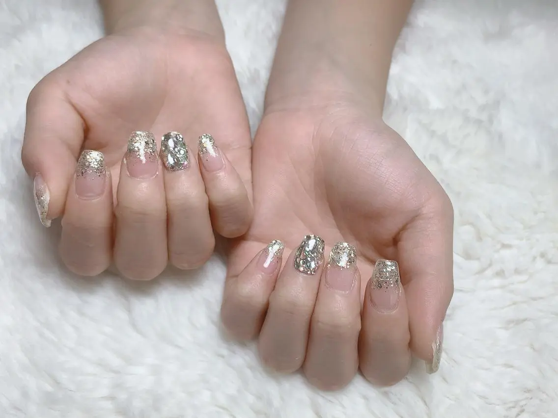 ネイル グラデーション キラキラネイル ラメ(グリッター) ラメグラデーション Flora Nail 【フローラ ネイル】のネイルデザイン