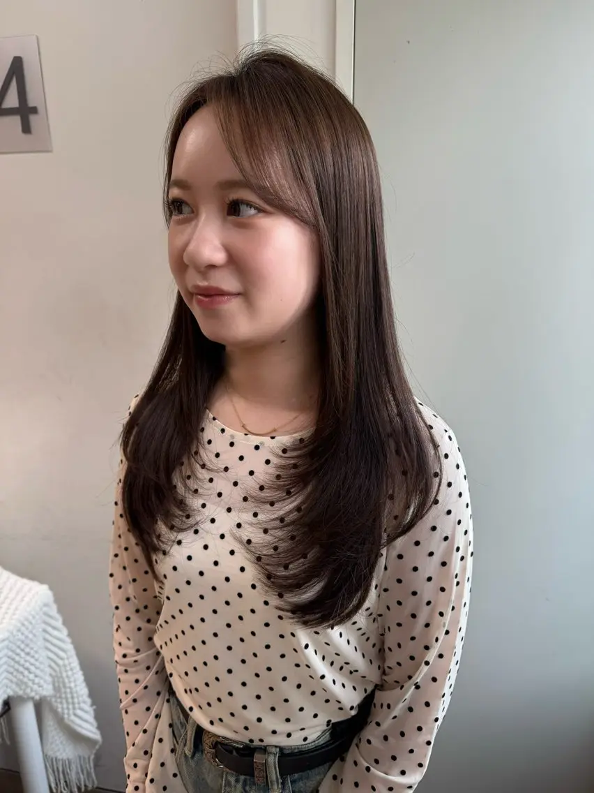 セミロング ななほ⌇レイヤー カット⌇透明感カラーのヘアスタイル