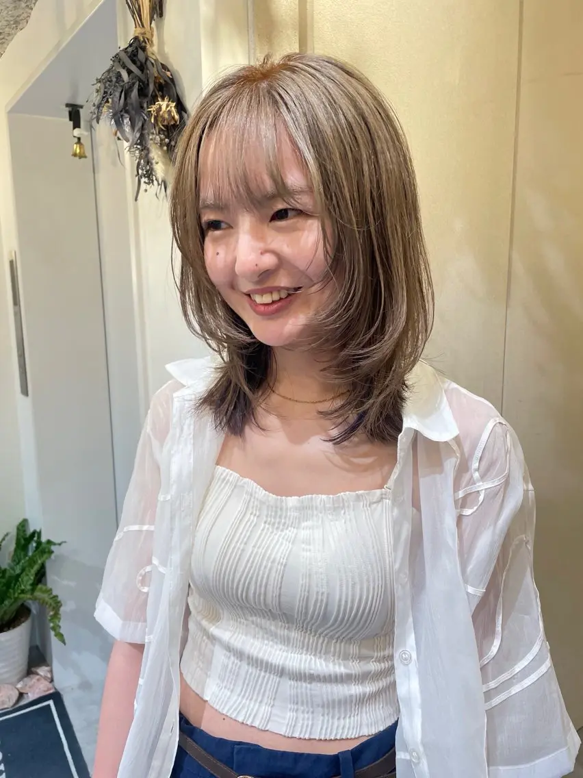 セミロング カラー ベージュカラー ミルクティーベージュ カット ヘアカラー トリートメント 狩野 羅夢のヘアスタイル