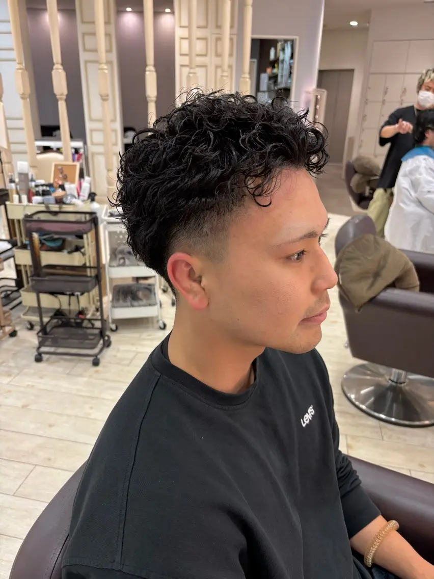 パーマ メンズ メンズパーマ メンズショート 刈り上げ スパイラルパーマ カット パーマ サソウ ユリエ🥥のヘアスタイル