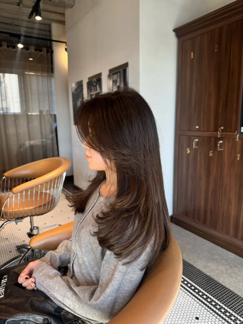ロング ヘアカラー 透明感ハイライト✨ 白髪ぼかしのヘアスタイル