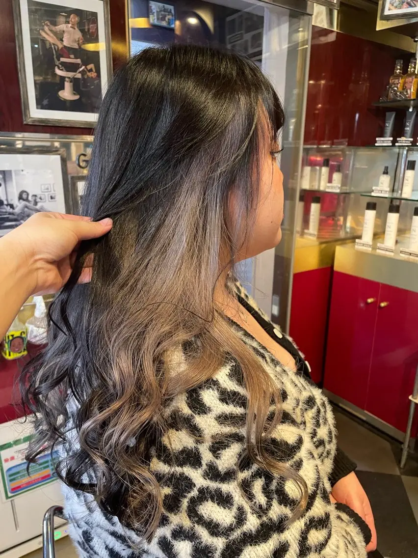 セミロング カラー ダブルカラー インナーカラー シルバー トリートメント 👑派手髪/カット 👑ANRYのヘアスタイル