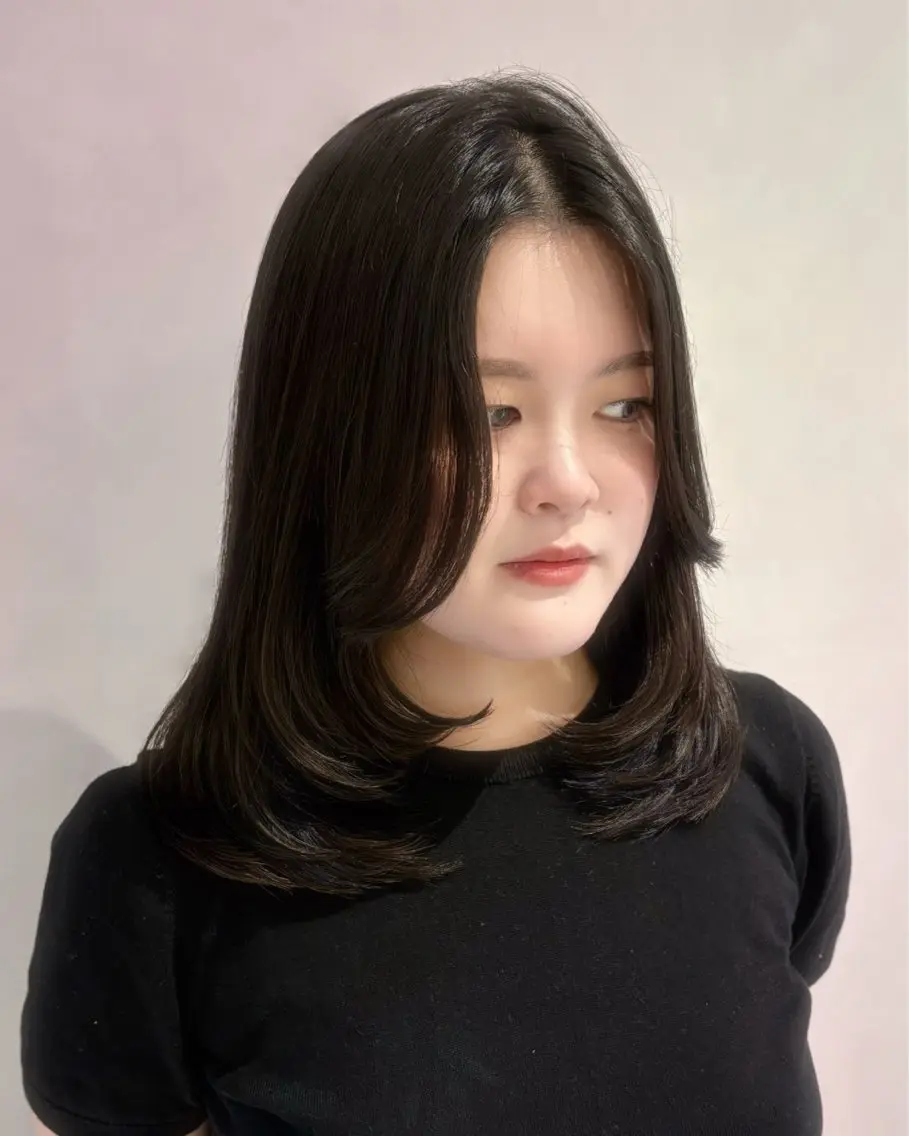 ミディアム カラー ミディアムレイヤー レイヤーカット カット トリートメント 彩華🎀/ 限定枠/ 西梅田のヘアスタイル