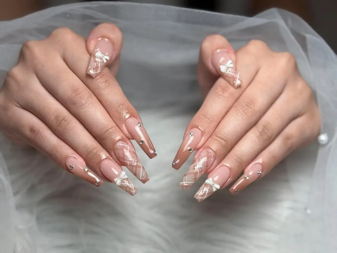 ネイル チークネイル ドット フレンチネイル グラデーション 韓国ネイル ハンドネイル Cloudy Chan Nailのネイルデザイン