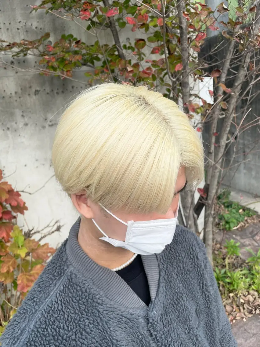 ショート カラー 抜きっぱなしブロンド ブロンド 小島 海斗のヘアスタイル