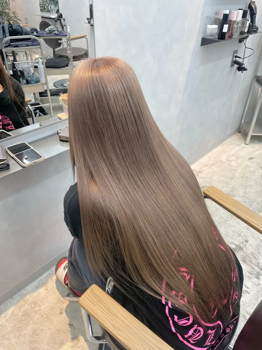 ロング カラー ベージュカラー ミルクティーベージュ ヘアカラー 竹森 鈴乃のヘアスタイル