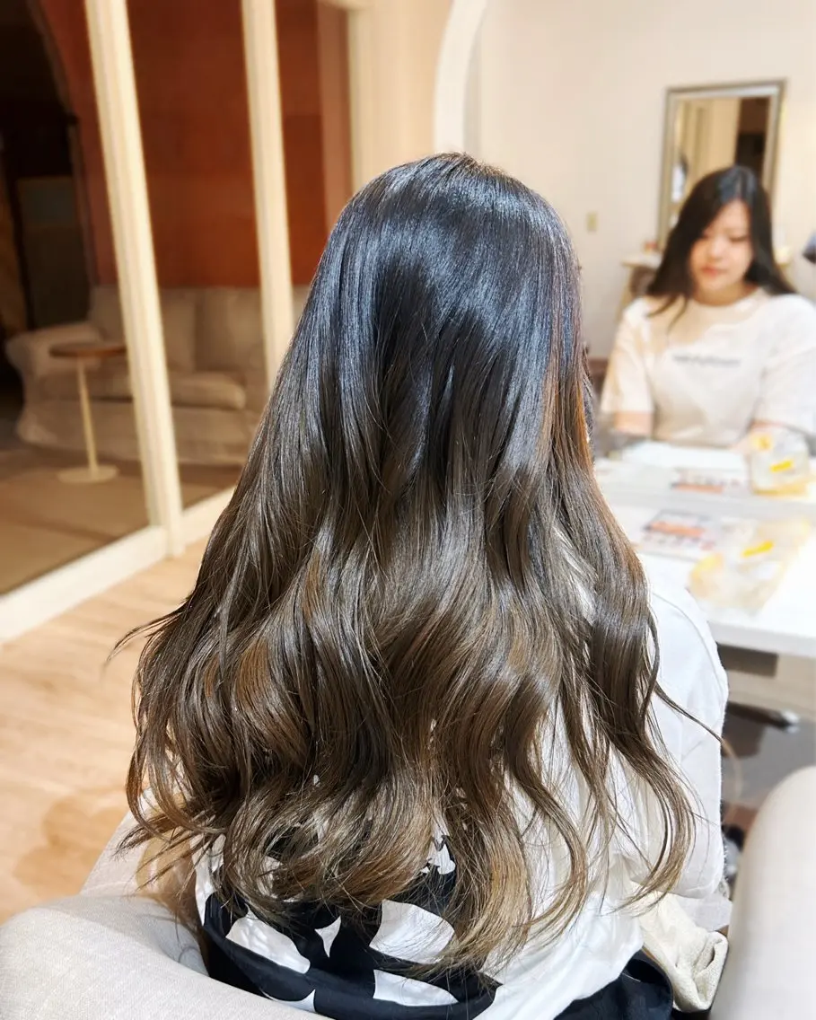 ロング ヘアカラー 小島 瑚白のヘアスタイル