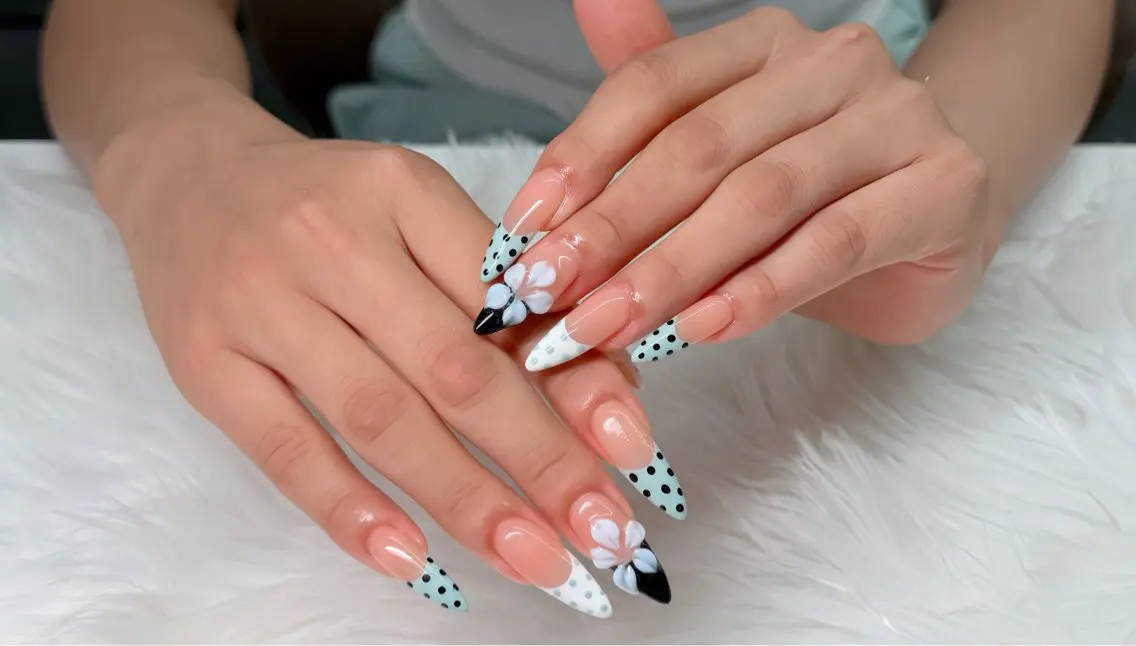 ネイル オーロラネイル チークネイル フットネイル フレンチネイル ジェルネイル ハンドネイル Havi Nailsのネイルデザイン