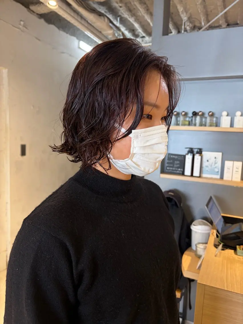ミディアム カラー パーマ ミディアムパーマ ボルドーカラー ボブ カット ヘアカラー パーマ トリートメント レイヤー×初 パーマ|hinakoのヘアスタイル