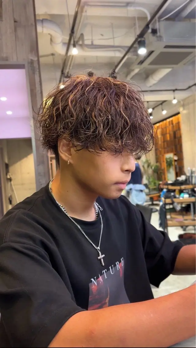 メンズカット+波巻きパーマ🌀+ハイライト✨の写真