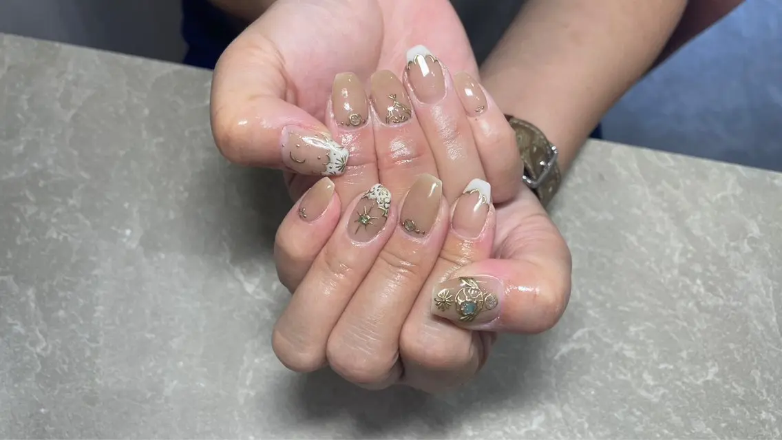 ネイル LAVISH 大和店 emi･:*+のネイルデザイン