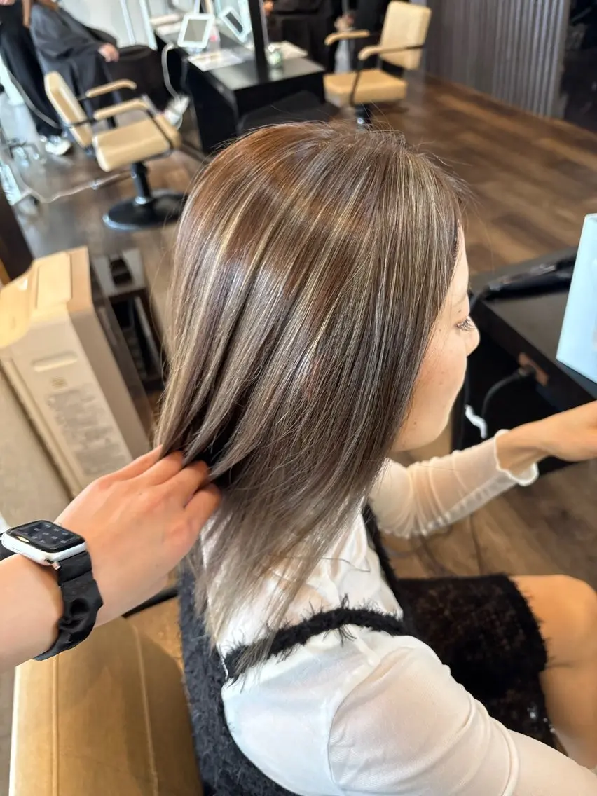 ミディアム カラー 村上 遼華のヘアスタイル