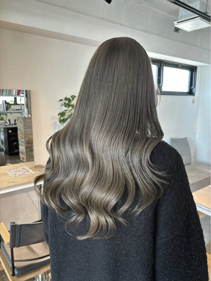 ロング カラー 透明感カラー グレージュ ミルクティーグレージュ オリーブグレージュ オリーブグレー ヘアカラー トリートメント ナチュラルカラー/ ハイトーン AMIのヘアスタイル