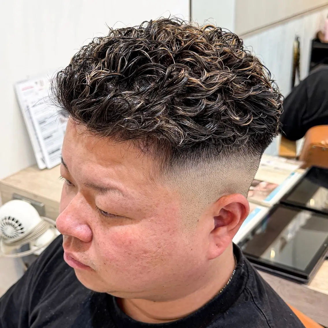 ショート カラー パーマ メンズ メンズハイライト メンズパーマ ハイライトカラー ハイライト カット ヘアカラー パーマ 吉田 新平のヘアスタイル