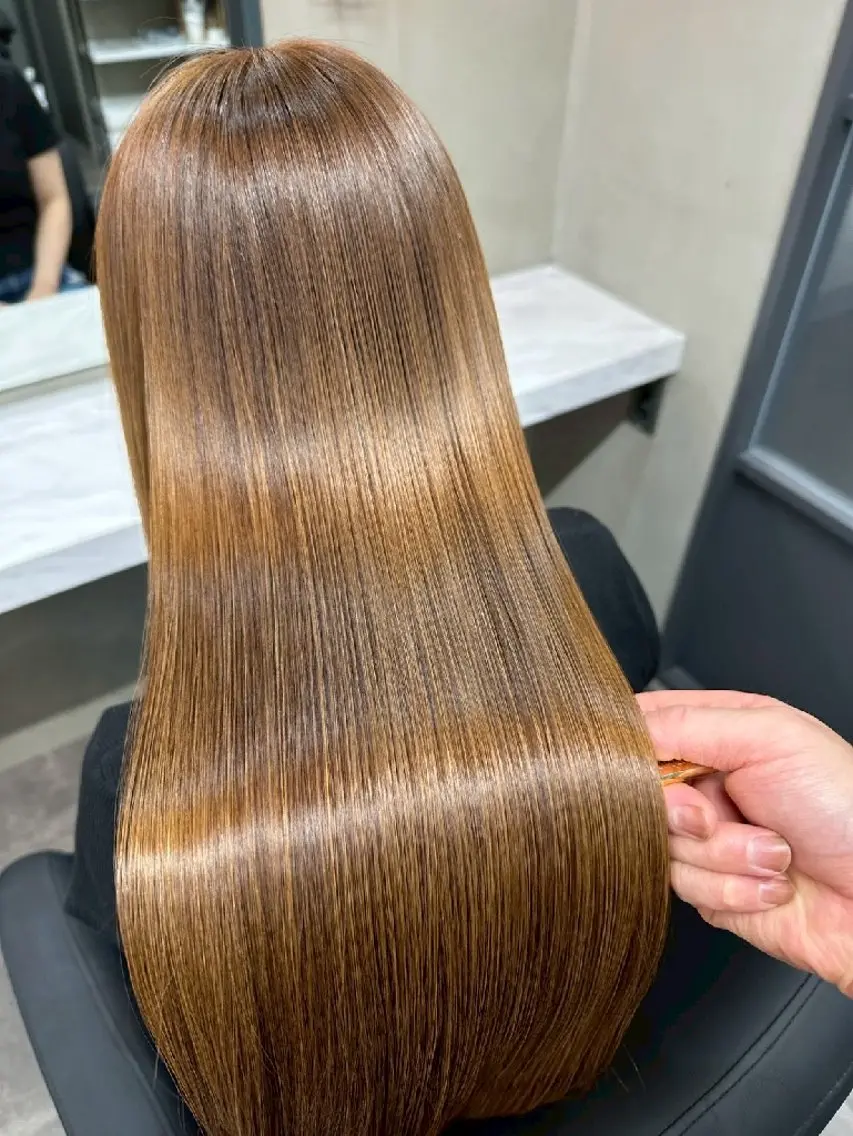 ロング カラー ブリーチ 透明感カラー トリートメント カット ヘアカラー トリートメント 高品質な髪質改善 透明感カラー船本のヘアスタイル