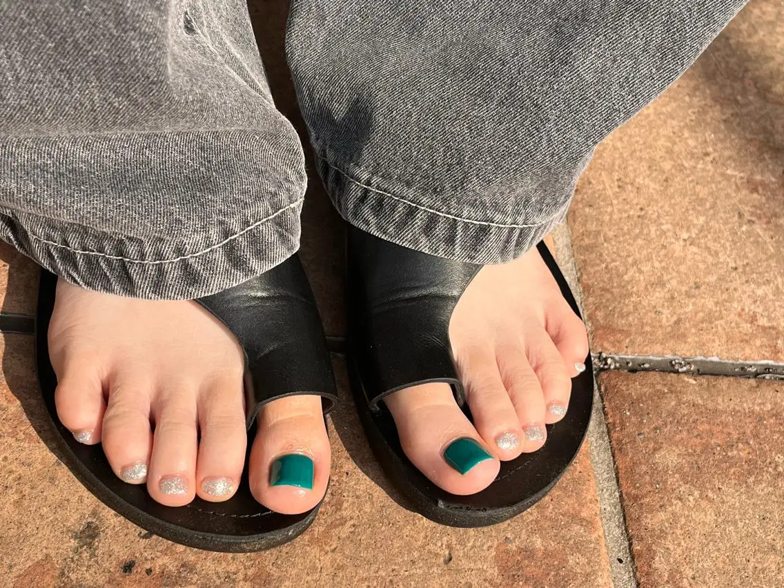 ショート ネイル フットネイル キラキラネイル ラメ(グリッター) ラメグラデーション ワンカラーネイル RIONnail Yurikaのネイルデザイン