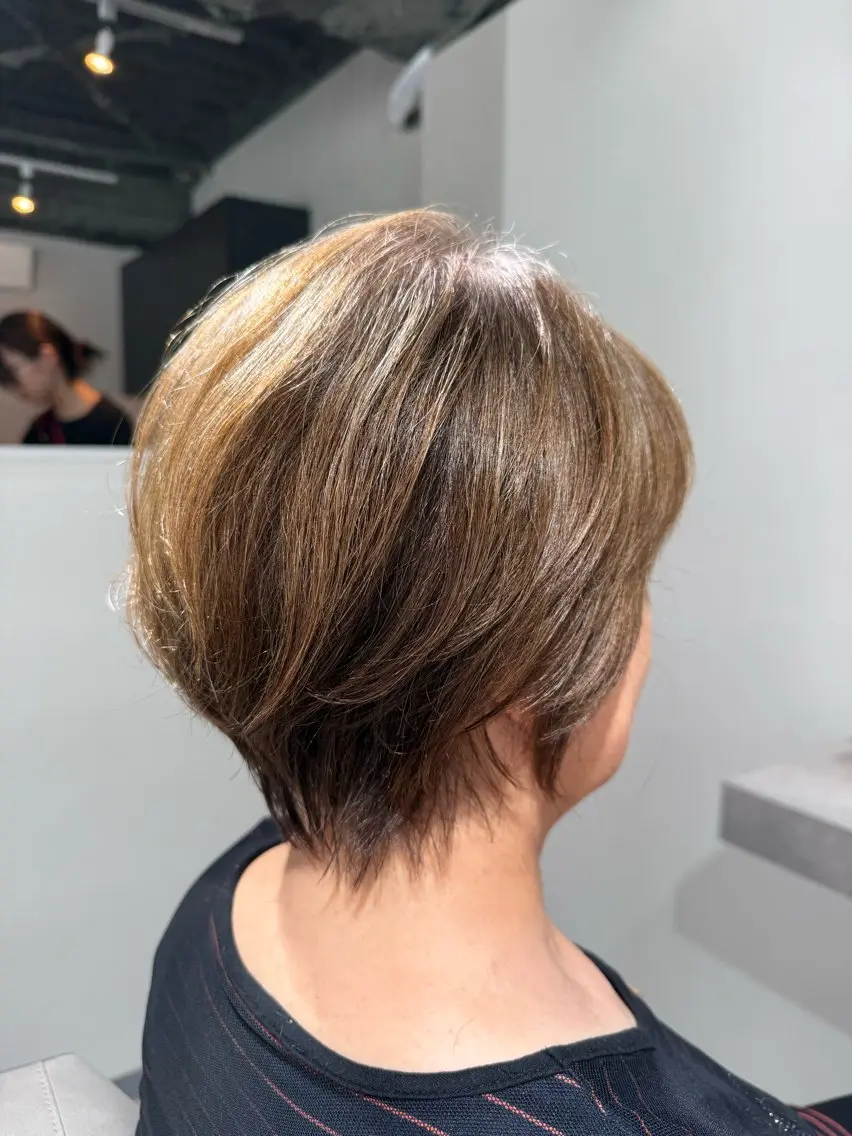 ショート カラー カット ヘアカラー トリートメント 脱白髪染め美容師 竹内涼乃のヘアスタイル