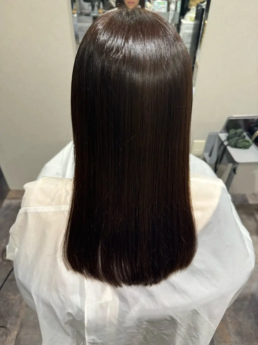 ロング カラー 岡村 真琴のヘアスタイル