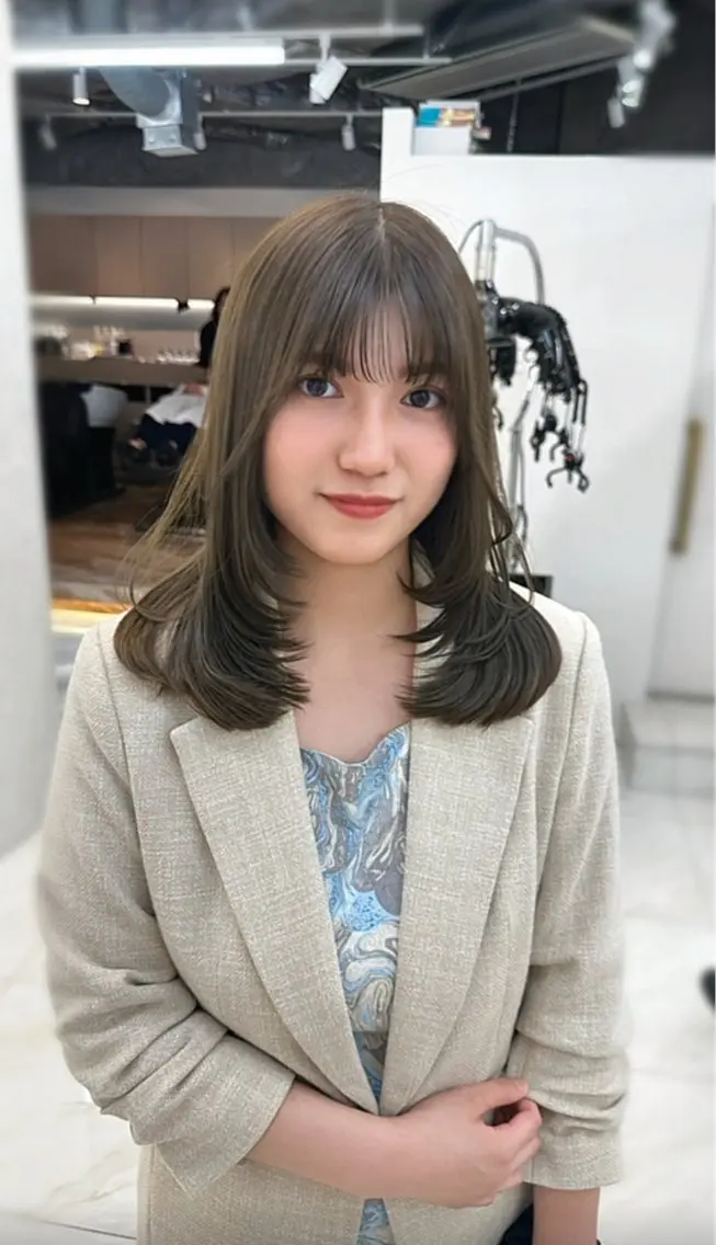 カラー カット ヘアカラー トリートメント ヘアセット 韓国風レイヤーカラー ライムのヘアスタイル