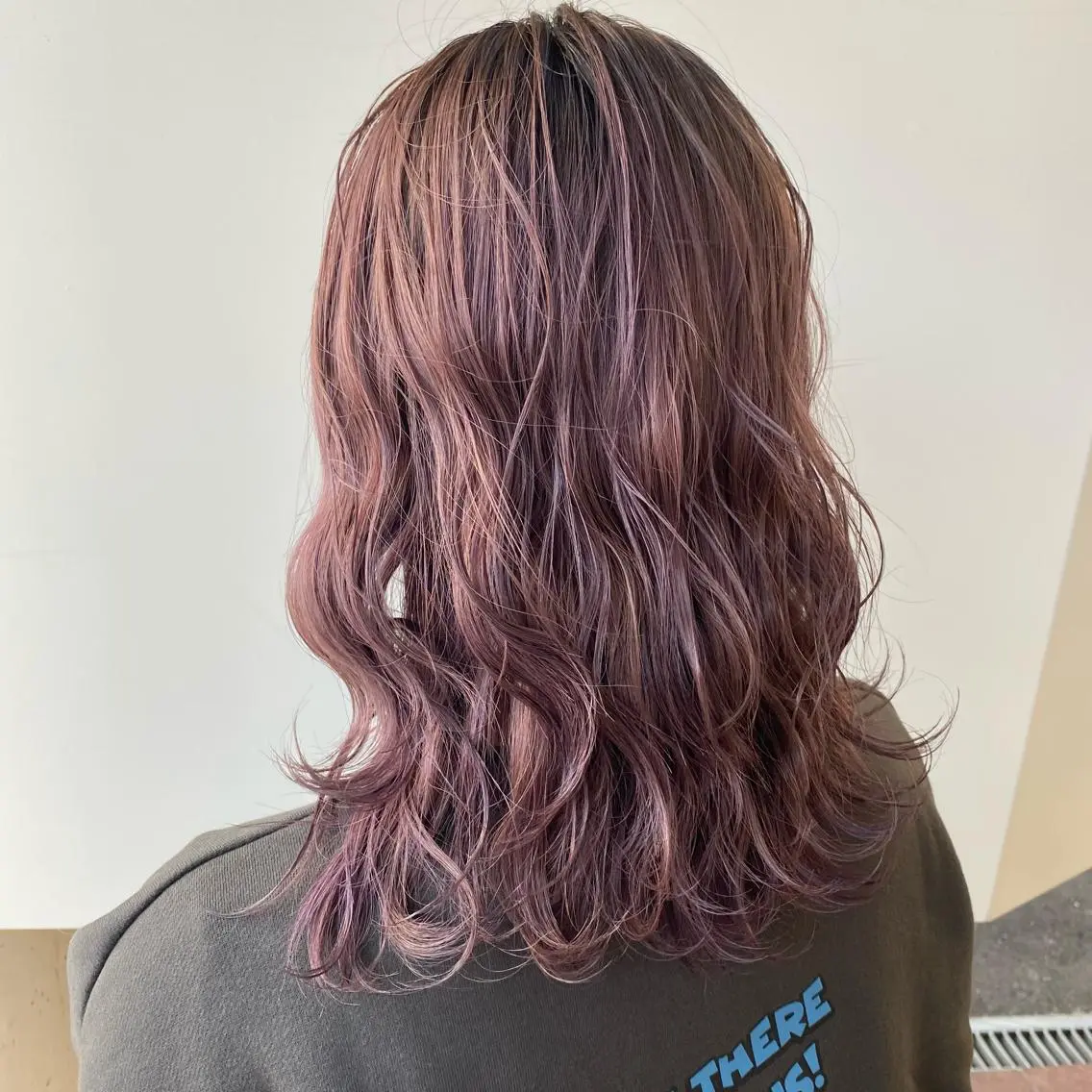 ロング カラー ヘアアレンジ ラベンダーカラー ピンクカラー ピンクラベンダー TIDEHAIR SHIHOのヘアスタイル