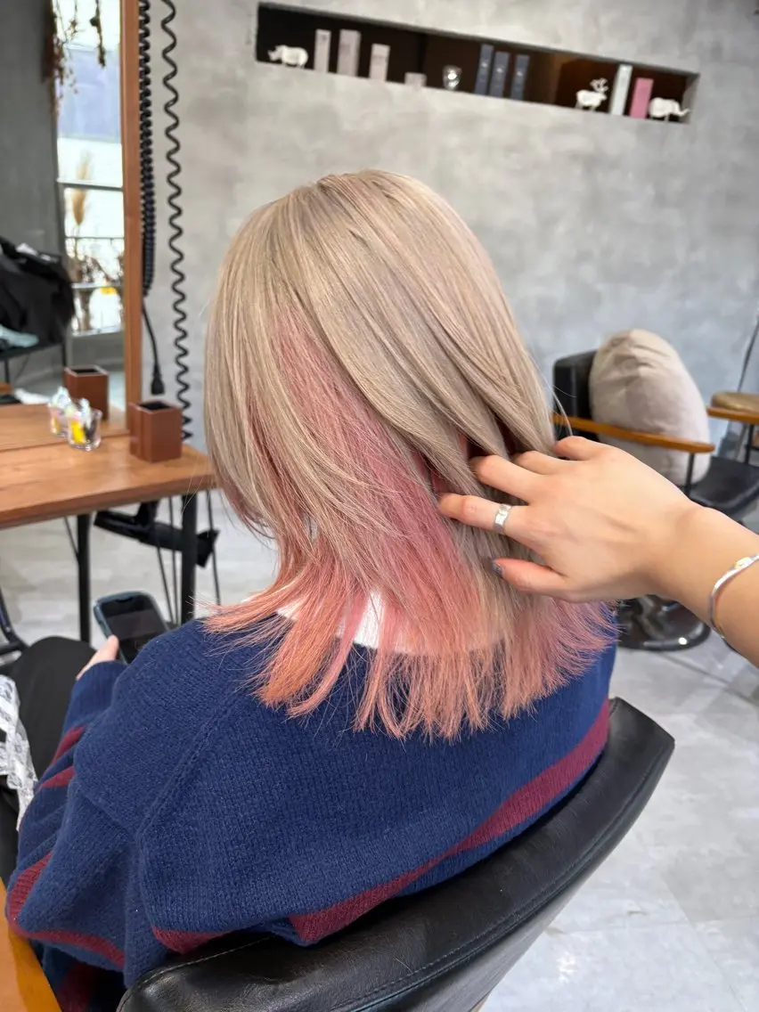ミディアム カット ヘアカラー すぎもと さき⚡️ レイヤー・*パーマのヘアスタイル