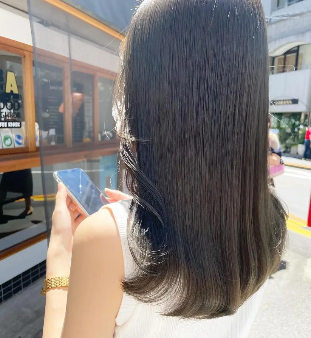 セミロング カラー カット ヘアカラー トリートメント navile momoのヘアスタイル