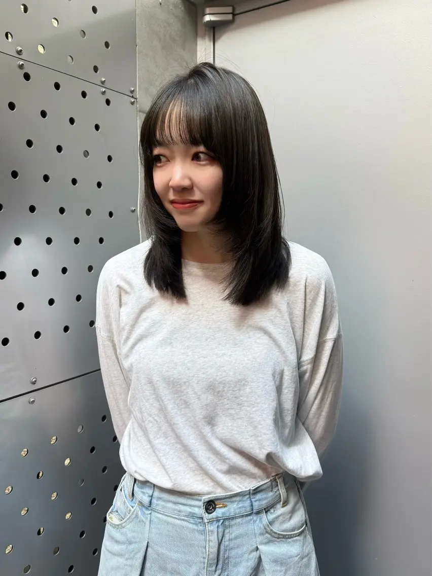 ミディアム カラー グレージュ オリーブグレージュ オリーブグレー レイヤーカット カット ヘアカラー トリートメント 幣 あや乃 /レイヤーカットのヘアスタイル