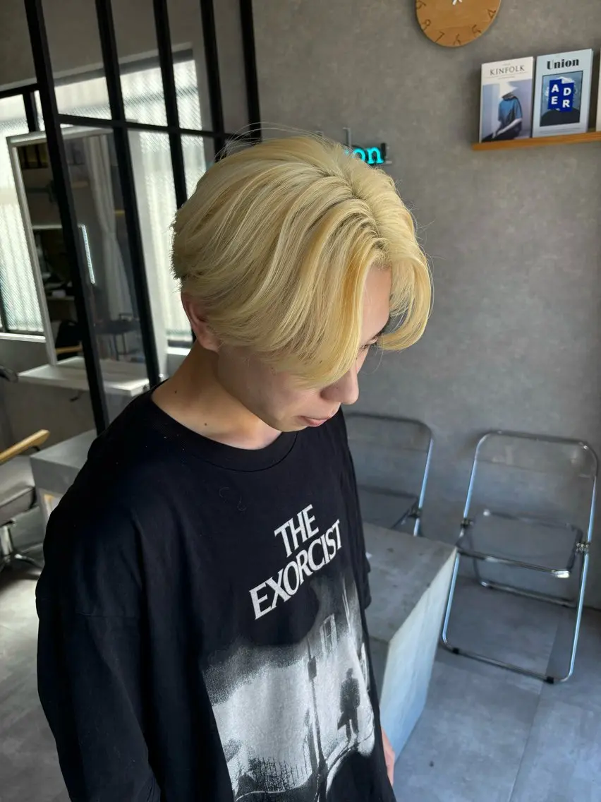 ショート カラー メンズ センターパート メンズハイトーン マッシュウルフ マッシュ メンズパーマ 長谷川 湧のヘアスタイル
