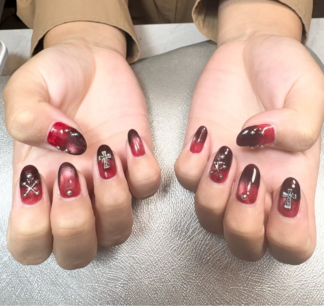 ネイル グラデーション マグネットネイル 赤色 ハンドネイル ✨韓国✨nail salonLumieのネイルデザイン