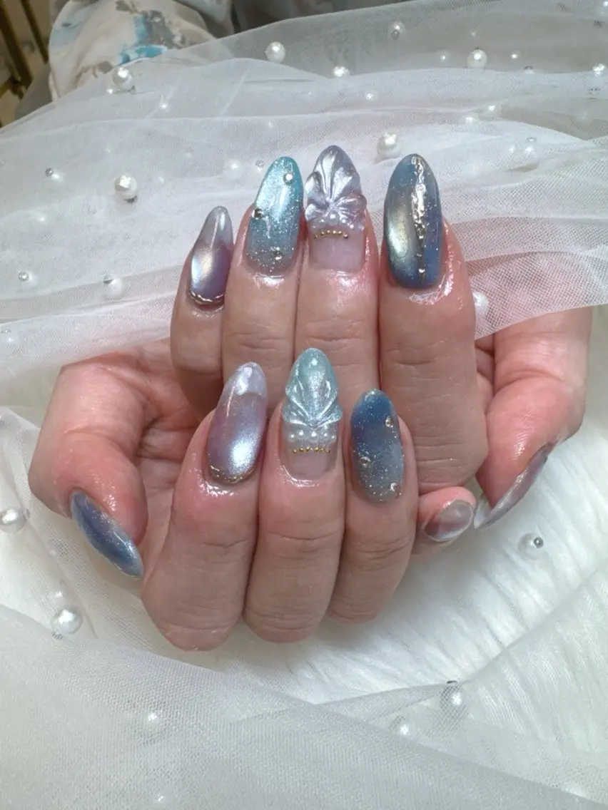 ネイル フットネイル フレンチネイル ガラスフレンチ キラキラネイル 韓国ネイル ハンドネイル Queeens nailのネイルデザイン