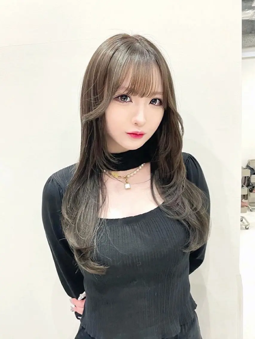 ロング fuwari 美白ショコラカラーのヘアスタイル